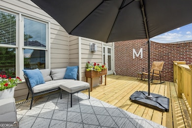 Private Rear Deck - Perfect For Morning Coffee Or 