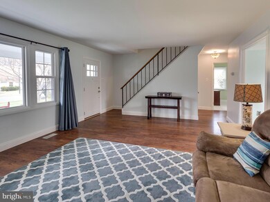 12903 Mount Royal Ln, Fairfax, VA 22033 - photo 7