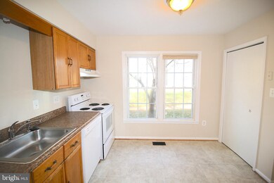 9071 Mcrae Ct, Manassas, VA 20110 - photo 3