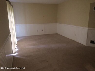 351-571918 livingroom (3)