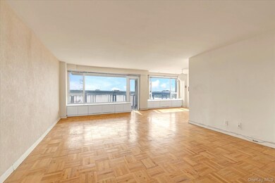 The Cryder House unit 11L, Whitestone, NY 11357 - photo 4