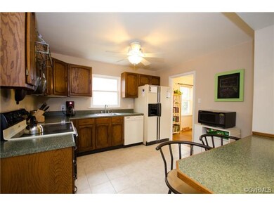 Kitchen 14' x 12' Ceramic tile floor, plentiful ca