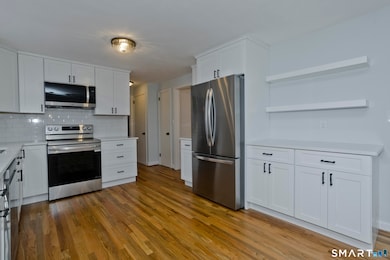 49 Carver Cir, Simsbury, CT 06070 - photo 4