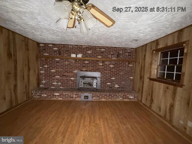 537 Butternut Dr, Fredericksburg, VA 22408 - photo 5