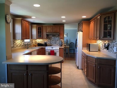 9520 Burning Branch Rd, Burke, VA 22015 - photo 3