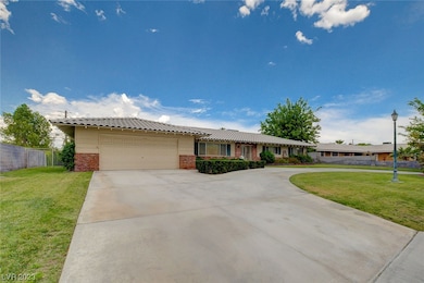 4372 Ridgecrest Dr, Las Vegas, NV 89121 - photo 5