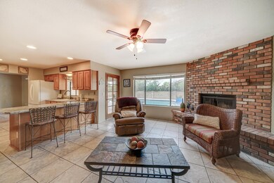 2735 E Enrose St-11