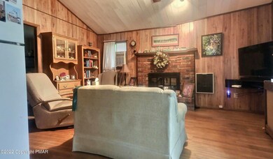 1069 Wild Turkey Ln, Bushkill, PA 18324 - photo 5