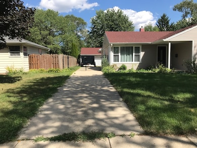 2204 Robin Ln, Rolling Meadows, IL 60008 - photo 3