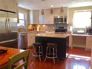 Architecturally designed updated kitchen. Stainles