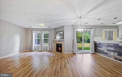 12920 Grays Pointe Rd unit 12920A, Fairfax, VA 22033 - photo 3