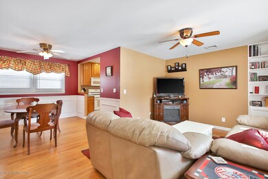15 Lone Oak Rd Middletown NJ-large-002-2