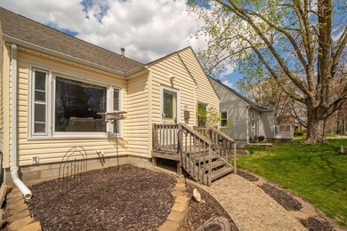 1107 W 9th St, Cedar Falls, IA 50613 - photo 2