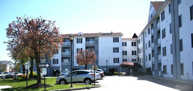 Shore Gate Village Grand Condominium unit 109, South Amboy, NJ 08879 - photo 2