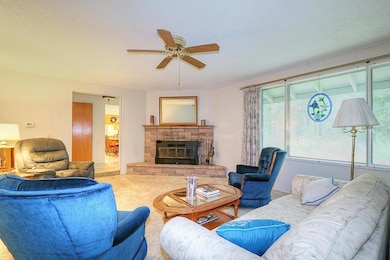 4580 Azalea Dr, Grants Pass, OR 97526 - photo 3