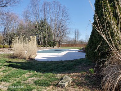 9803 Thixton Ln, Louisville, KY 40291 - photo 7