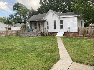 306 E Pembroke St, Tuscola, IL 61953 - photo 3