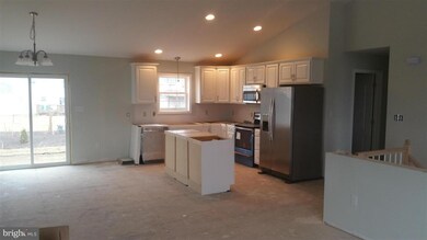 817 Rutherford Dr, Greencastle, PA 17225 - photo 2