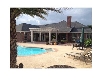 Swimming Pool/Hot Tub/Sauna. Pergola & pool  A gre