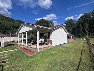 135 Dakota Ct, Colcord, WV 25048 - photo 4