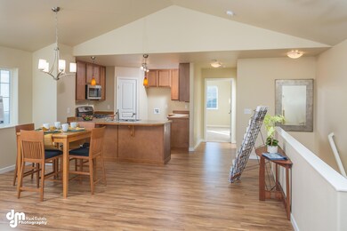 Dining Area & Kitchen