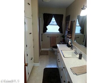 Bath. Lots of storage!