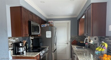 1736 Framingham Ct, Fort Myers, FL 33907 - photo 6