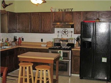 Beautiful open kitchen and all appliances stay