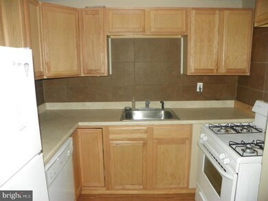 288 Greenough St unit 2, Philadelphia, PA 19127 - photo 6