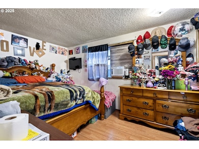 1194 R St, Springfield, OR 97477 - photo 7