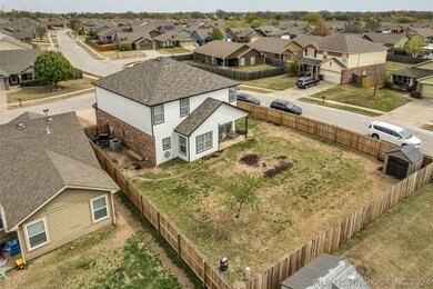 Extra-large back yard with newer privacy fence!