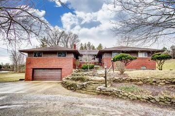 4285 Clime Rd, Columbus, OH 43228 - photo 2