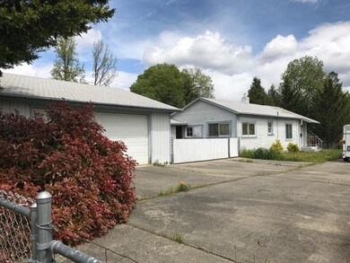 32 SW Western Ave, Grants Pass, OR 97526 - photo 3