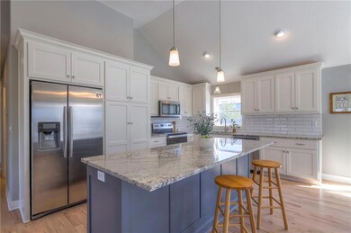 425 Spring Branch Dr, Raymore, MO 64083 - photo 5