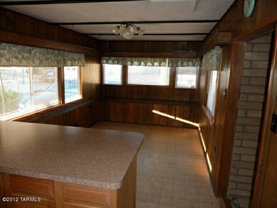 Eat-in Kitchen