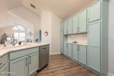 8729 Parkview Oaks Cir, Olive Branch, MS 38654 - photo 4