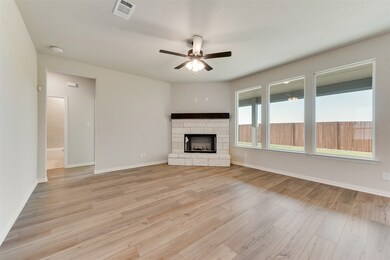 1229 Comal Ln, Springtown, TX 76082 - photo 7