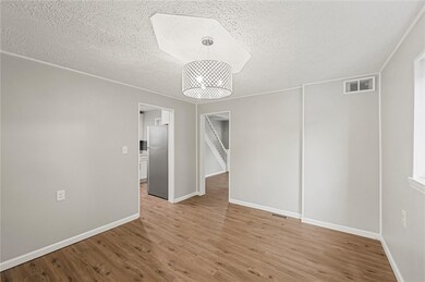 408 Emerson St, Vandergrift, PA 15690 - photo 4