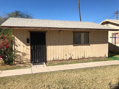 748 W Commercial Ave, El Centro, CA 92243 - photo 2