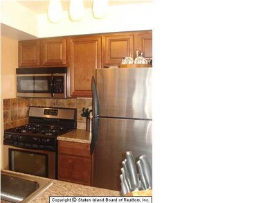46 Francine Ct unit A, Staten Island, NY 10306 - photo 2