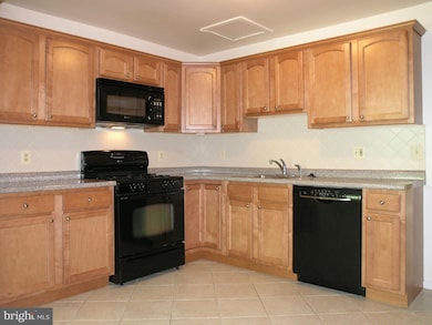 1657 Parkcrest Cir unit 301, Reston, VA 20190 - photo 2