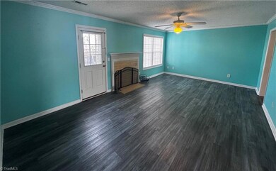 803 Remount Ct unit 20, Greensboro, NC 27409 - photo 3