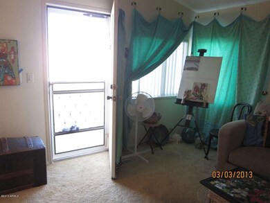 98 008Entrance