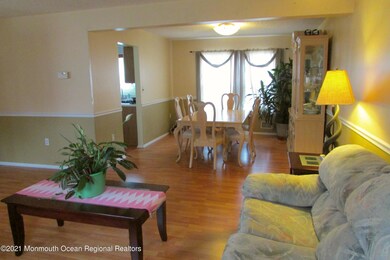 628 Loxley Dr, Toms River, NJ 08753 - photo 3