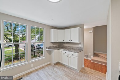 17004 Point Pleasant Ln, Dumfries, VA 22026 - photo 4