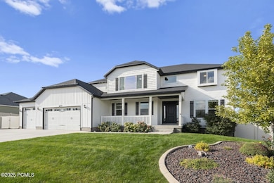 3_Daylight-Front-of-House_1800x1200_4277