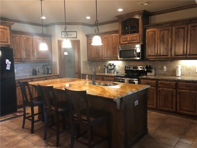 Gorgeous kitchen - ton of granite counter tops