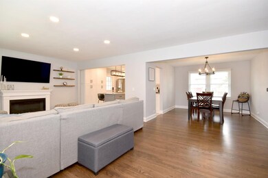 469 N Myrtle Ave, Elmhurst, IL 60126 - photo 4