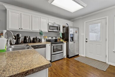 311 W Bond St, Denison, TX 75020 - photo 6