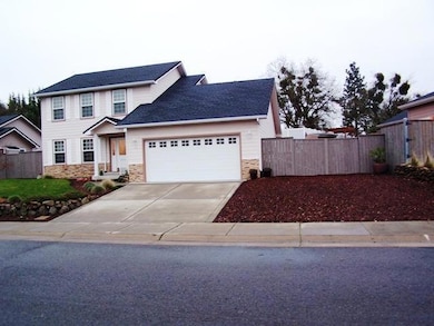 488 Ridgeway Ave, Central Point, OR 97502 - photo 3